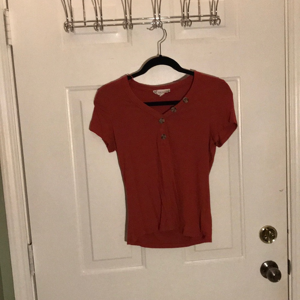 Button T shirt